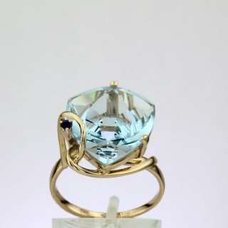 Кольцо. Голубой топаз. Арт.1055СпТ из золота 585 пробы